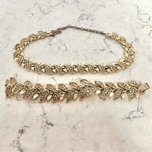 Lisner Signed Vintage Necklace And Bracelet Set Leaf Leaves Gold Tone